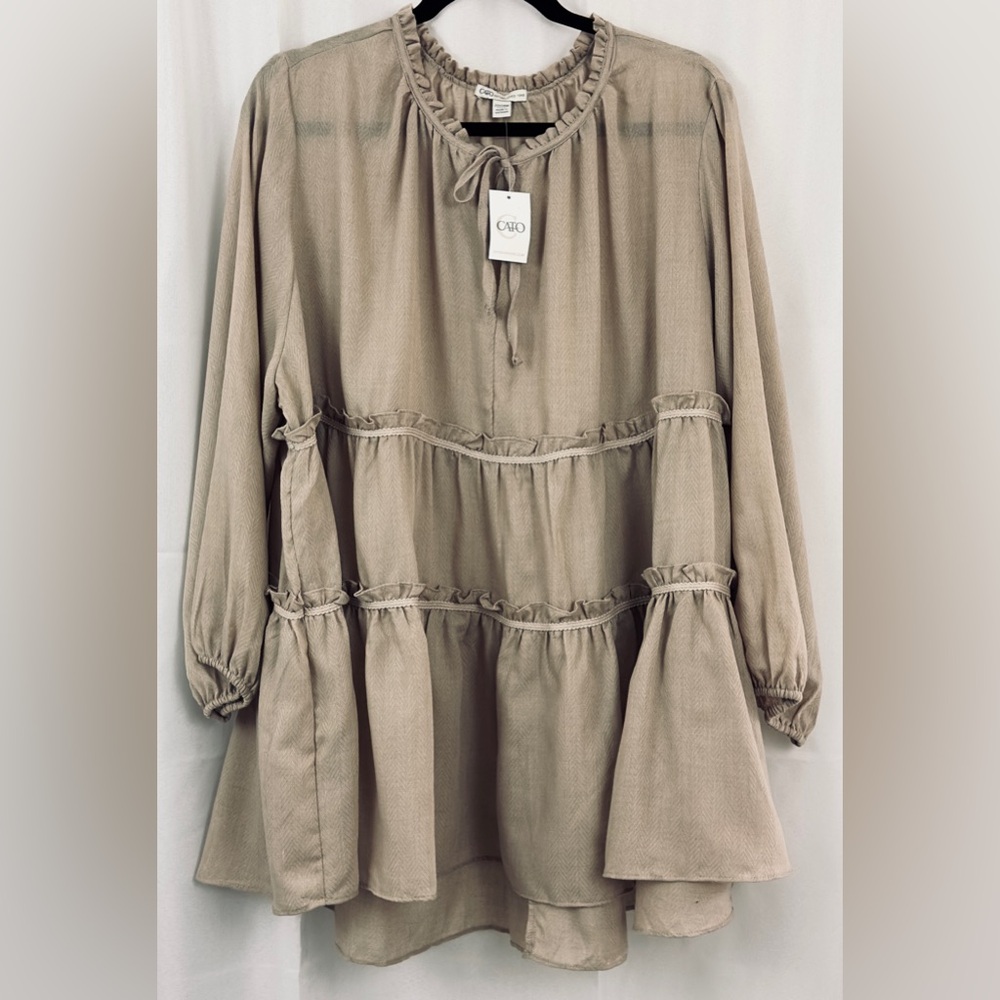 CATO - Woman’s Fall forward  Tan Tiered Pheasant Style Top.        22-24W    NWT